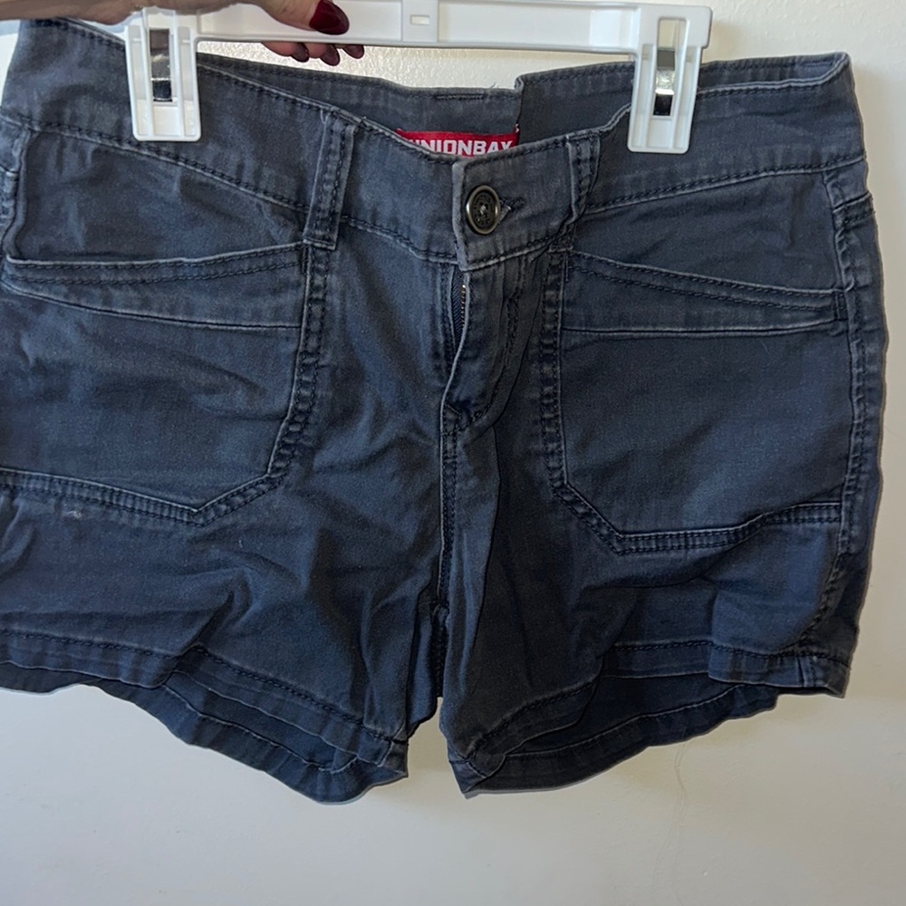 UNIONBAY Women's Dark Gray Cargo Shorts
